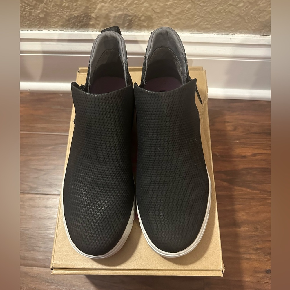 Women's Ryka zip up booties